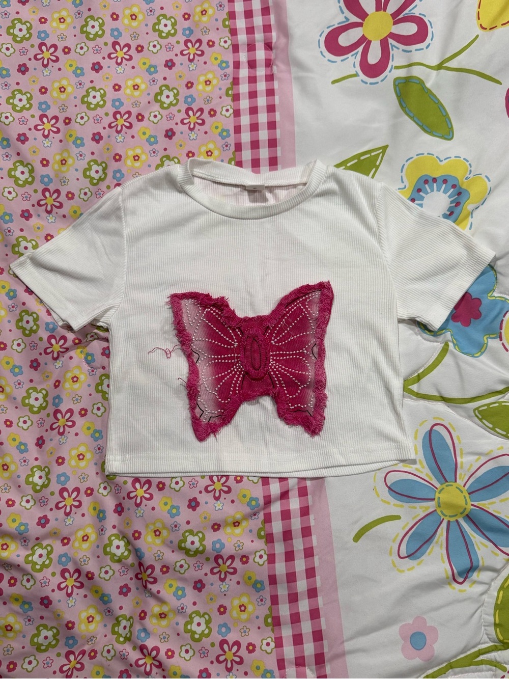 SHEIN White Short-Sleeve Crop Top with Hot Pink Butterfly Applique